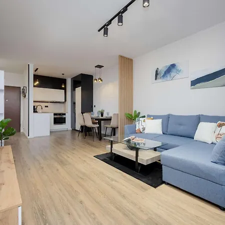 Apartment Stylish Apartment With Parking Warszawa Wynalazek 2 By Heyrent Warschau